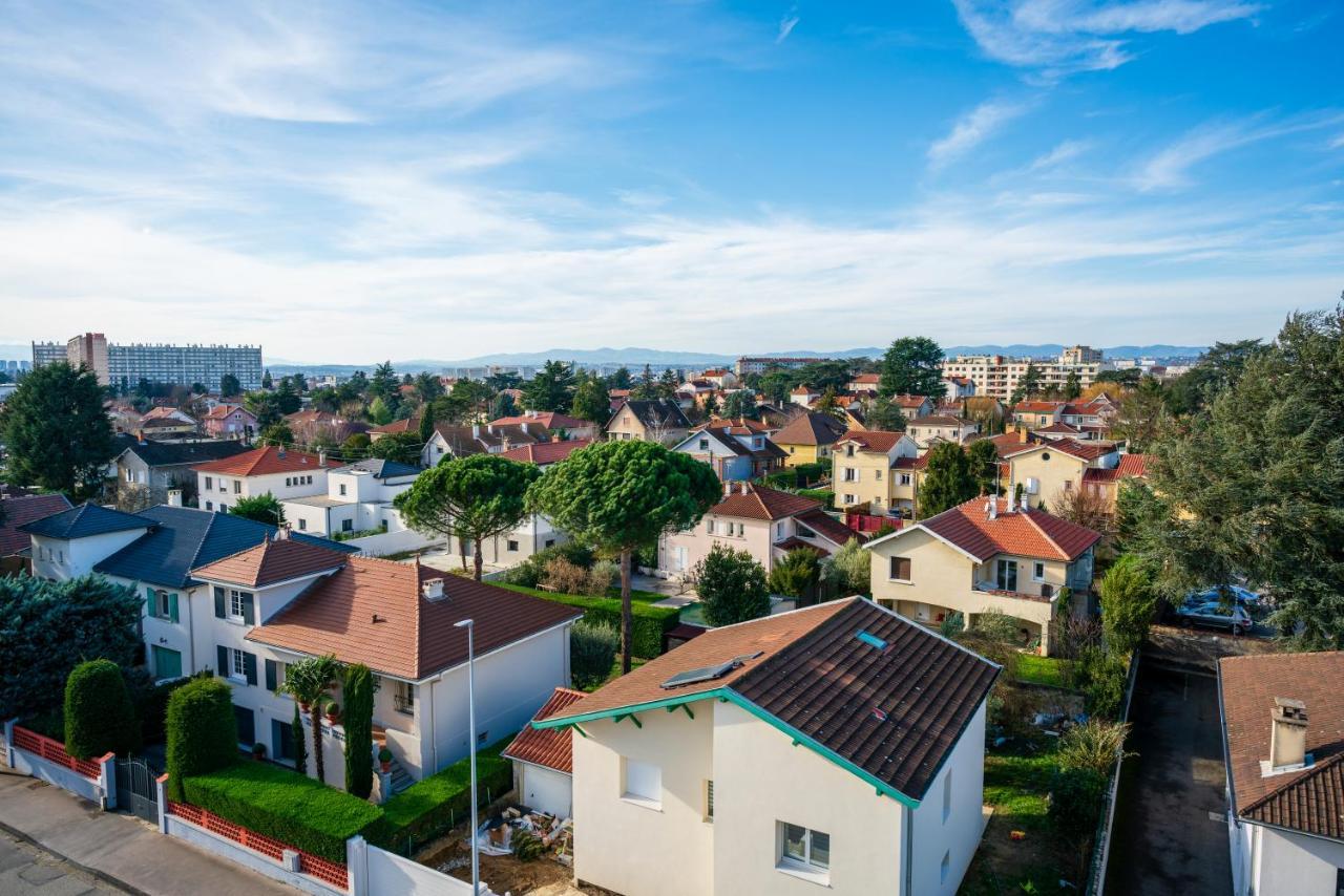 T2 De Standing Climatise Avec Parking Prive, Tram T2 T5, Hopitaux Est Bron Exterior foto