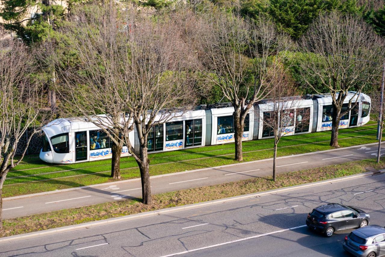 T2 De Standing Climatise Avec Parking Prive, Tram T2 T5, Hopitaux Est Bron Exterior foto